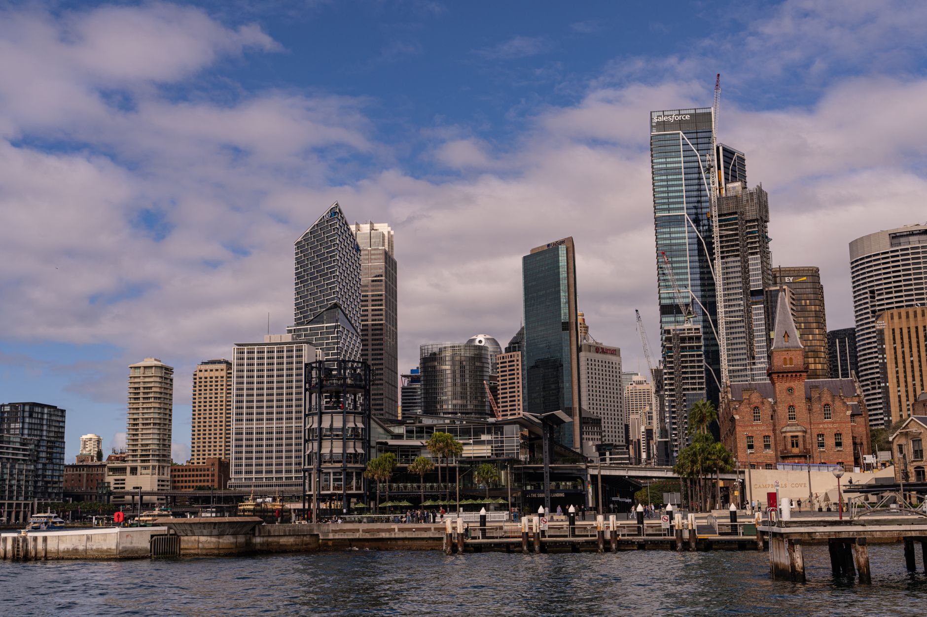 Sydney's financial district skyline, home of the big four banks a broker is compared against