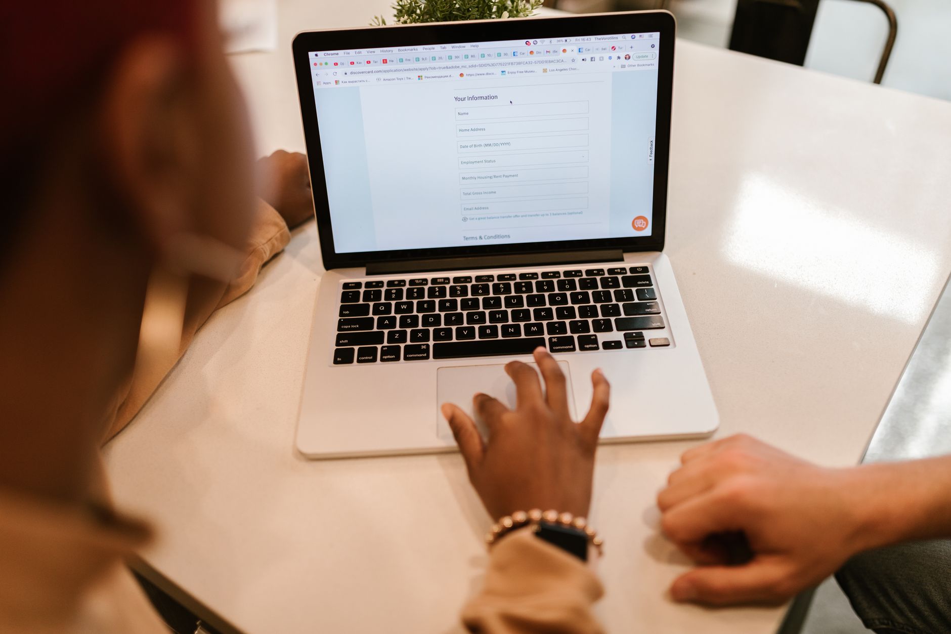Filling in an online home loan application, a single lender's form with no comparison behind it